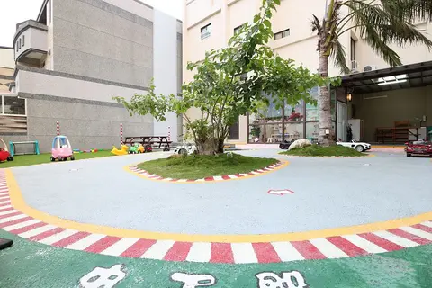 台東親子民宿 貓追熊賽車民宿 8