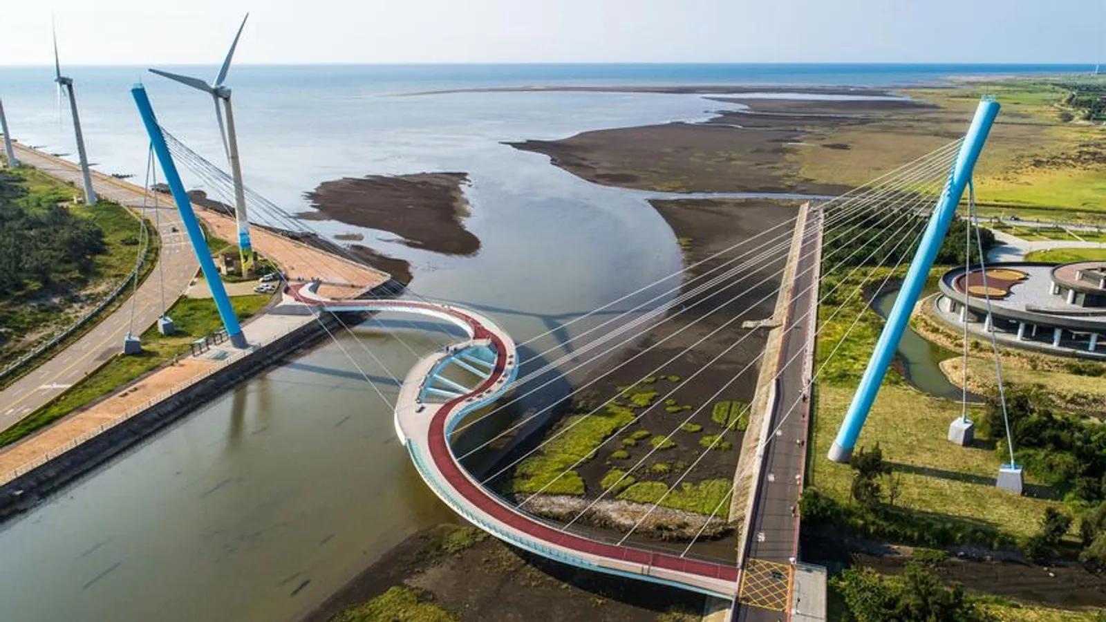 清水景點：高美濕地景觀橋